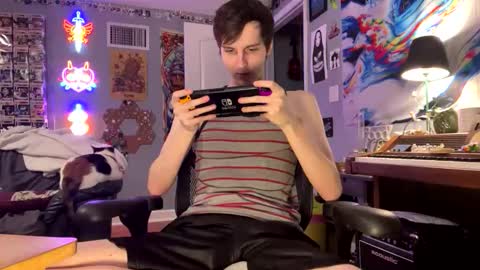 Snapshot of derekdings chatting on November 17, 2025, 11:32 pm derekdings online show from November 17, 2025, 11:32 pm