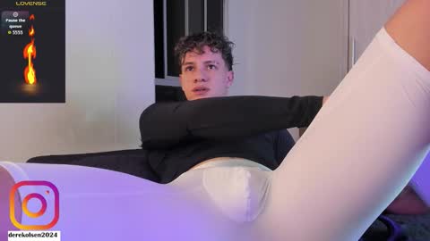 Snapshot of derekolsen_ chatting on November 16, 2025, 1:33 am Derek IG Derekolsen2024 online show from November 16, 2025, 1:33 am