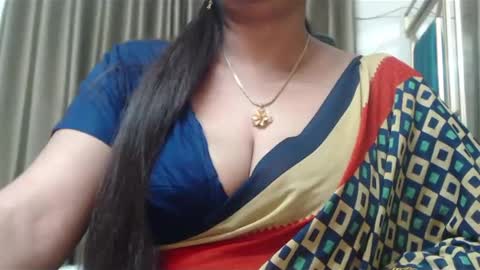 Snapshot of desimaisa130 chatting on December 25, 2024, 10:05 pm Maisa online show from December 25, 2024, 10:05 pm