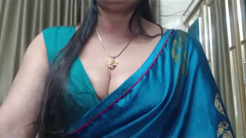 Snapshot of desimaisa130 chatting on February 2, 2025, 9:23 pm Maisa online show from February 2, 2025, 9:23 pm