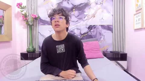 Snapshot of desire_ecstasy chatting on October 12, 2025, 1:10 pm desire_ecstasy online show from October 12, 2025, 1:10 pm