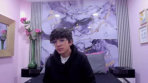 Snapshot of desire_ecstasy chatting on October 15, 2025, 1:11 pm desire_ecstasy online show from October 15, 2025, 1:11 pm