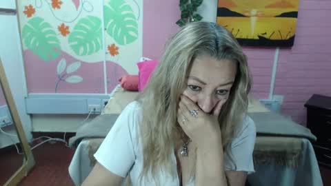 Snapshot of desire_latin chatting on February 6, 2025, 9:06 pm VALERIA online show from February 6, 2025, 9:06 pm