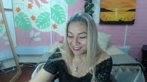 Snapshot of desire_latin chatting on October 14, 2025, 3:35 pm VALERIA online show from October 14, 2025, 3:35 pm