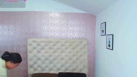 Snapshot of desire_sara chatting on March 3, 2025, 12:27 pm Sara Desire online show from March 3, 2025, 12:27 pm