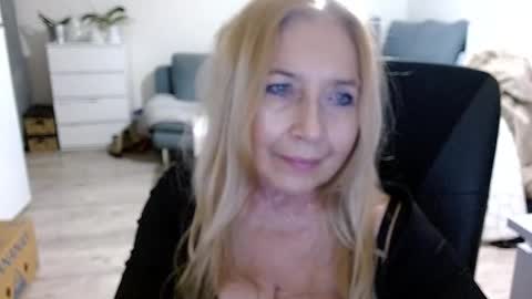 Snapshot of desiresofia chatting on December 19, 2024, 2:46 pm S O F I A online show from December 19, 2024, 2:46 pm