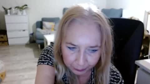 Snapshot of desiresofia chatting on December 20, 2024, 5:51 pm S O F I A online show from December 20, 2024, 5:51 pm