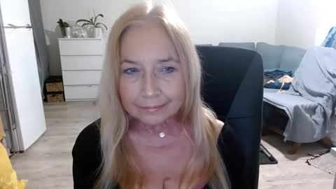 Snapshot of desiresofia chatting on January 13, 2025, 2:53 pm S O F I A online show from January 13, 2025, 2:53 pm