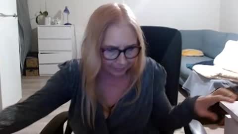 Snapshot of desiresofia chatting on February 22, 2025, 6:08 pm S O F I A online show from February 22, 2025, 6:08 pm