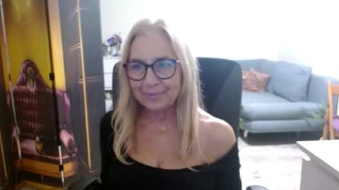 Snapshot of desiresofia chatting on November 16, 2025, 2:44 pm S O F I A online show from November 16, 2025, 2:44 pm