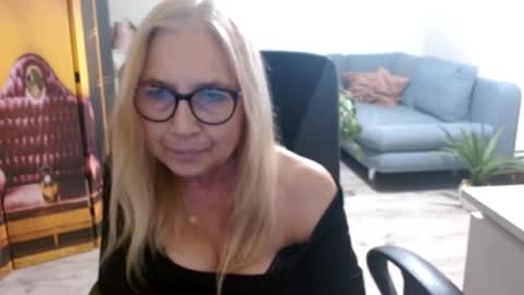 Snapshot of desiresofia chatting on November 23, 2025, 2:39 pm S O F I A online show from November 23, 2025, 2:39 pm