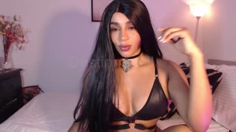 Snapshot of destinnemil chatting on July 17, 2026, 10:44 am Destinne Mill online show from July 17, 2026, 10:44 am