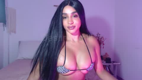 Snapshot of destinnemil chatting on August 1, 2026, 12:04 pm Destinne Mill online show from August 1, 2026, 12:04 pm
