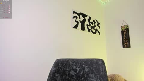 desty_y online show from September 11, 2025, 4:23 am