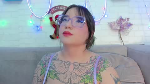 Snapshot of deva_blue chatting on December 8, 2024, 5:50 am Deva Blue online show from December 8, 2024, 5:50 am