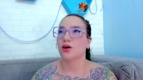 Snapshot of deva_blue chatting on February 11, 2025, 9:42 am Deva Blue online show from February 11, 2025, 9:42 am