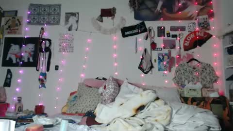 poutyangel online show from February 23, 2025, 9:44 am