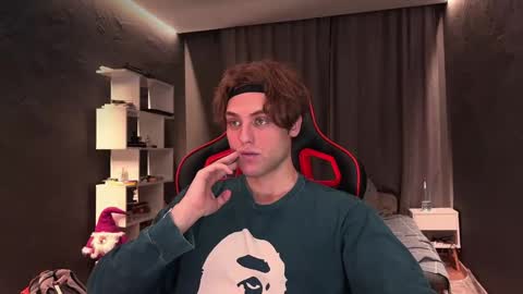 devilnut1 online show from November 12, 2025, 6:36 am