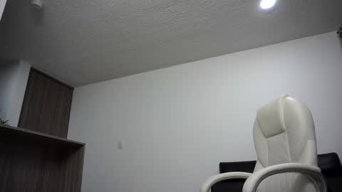 Devin Hunter online show from January 8, 2025, 3:51 am