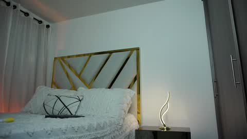 Devin Hunter online show from February 1, 2025, 11:48 pm