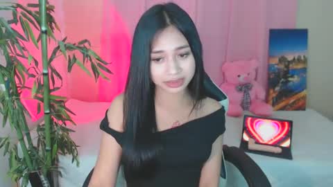 Snapshot of devine_goddessx chatting on January 24, 2025, 11:04 am Devine Greyson online show from January 24, 2025, 11:04 am