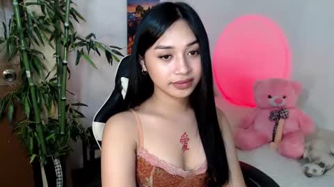 Snapshot of devine_goddessx chatting on February 8, 2025, 7:27 pm Devine Greyson online show from February 8, 2025, 7:27 pm