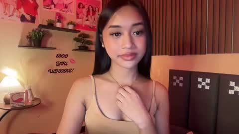 Snapshot of devine_goddessx chatting on October 4, 2025, 7:12 pm Devine Greyson online show from October 4, 2025, 7:12 pm