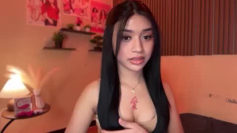 Snapshot of devine_goddessx chatting on October 19, 2025, 9:54 am Devine Greyson online show from October 19, 2025, 9:54 am