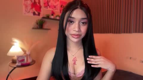 Snapshot of devine_goddessx chatting on October 20, 2025, 12:27 pm Devine Greyson online show from October 20, 2025, 12:27 pm