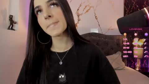 Snapshot of devlin_violet__ chatting on November 9, 2025, 3:27 am PaulaInsta paulacastellanos 1Pvt open online show from November 9, 2025, 3:27 am