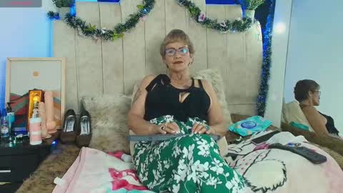 Snapshot of devora_mature65 chatting on November 21, 2025, 2:43 am Devora online show from November 21, 2025, 2:43 am
