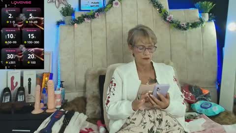 Snapshot of devora_mature65 chatting on November 30, 2025, 6:34 pm Devora online show from November 30, 2025, 6:34 pm