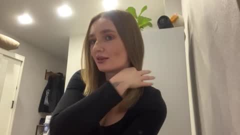 Snapshot of devoramarkuson chatting on November 20, 2025, 6:18 pm Mira online show from November 20, 2025, 6:18 pm