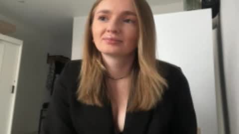 Snapshot of devoramarkuson chatting on December 3, 2025, 10:13 am Mira online show from December 3, 2025, 10:13 am