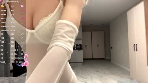 Snapshot of dewdropdoll chatting on June 15, 2026, 8:33 pm dewdropdoll online show from June 15, 2026, 8:33 pm