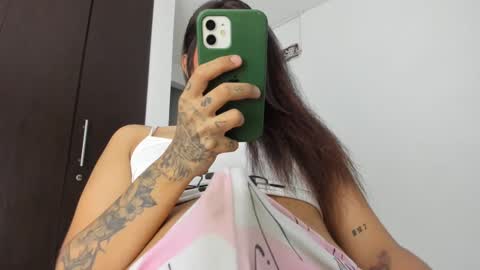 Snapshot of dewolk chatting on January 9, 2025, 5:55 am thumb up me please its important online show from January 9, 2025, 5:55 am