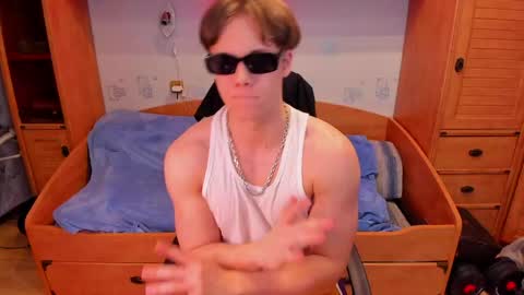 Snapshot of dexter_bennett chatting on May 16, 2026, 7:01 pm Dexter online show from May 16, 2026, 7:01 pm
