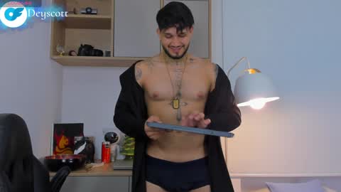 JULIAN online show from January 1, 2025, 11:18 pm