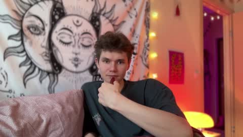 Snapshot of di_n_alex chatting on December 26, 2024, 10:05 am Di Alex online show from December 26, 2024, 10:05 am