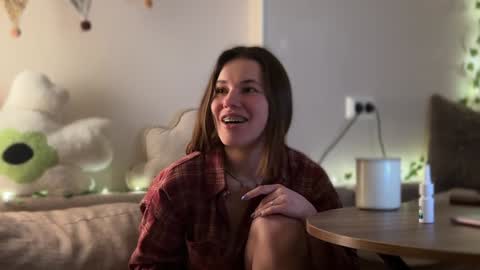 Snapshot of di_n_alex chatting on February 6, 2025, 4:47 pm Di Alex online show from February 6, 2025, 4:47 pm