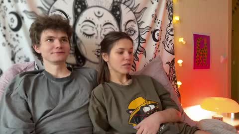 Snapshot of di_n_alex chatting on February 7, 2025, 1:43 pm Di Alex online show from February 7, 2025, 1:43 pm