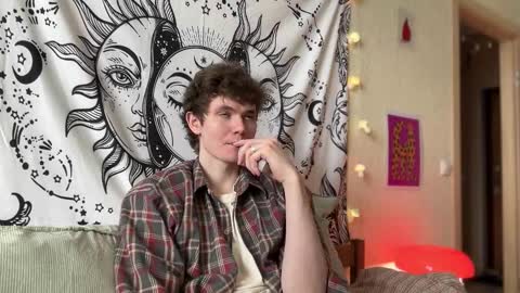 Snapshot of di_n_alex chatting on February 14, 2025, 10:49 am Di Alex online show from February 14, 2025, 10:49 am