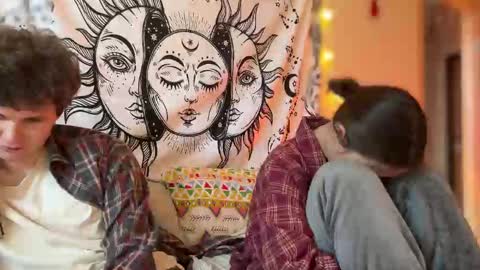 Snapshot of di_n_alex chatting on February 14, 2025, 1:51 pm Di Alex online show from February 14, 2025, 1:51 pm