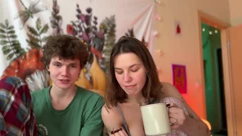 Snapshot of di_n_alex chatting on February 27, 2025, 1:38 pm Di Alex online show from February 27, 2025, 1:38 pm