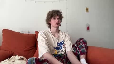 Snapshot of di_n_alex chatting on October 8, 2025, 8:45 am Di Alex online show from October 8, 2025, 8:45 am