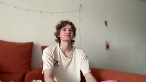 Snapshot of di_n_alex chatting on October 15, 2025, 8:36 am Di Alex online show from October 15, 2025, 8:36 am