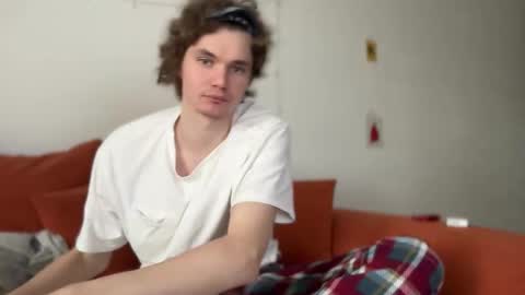 Snapshot of di_n_alex chatting on October 18, 2025, 9:43 am Di Alex online show from October 18, 2025, 9:43 am