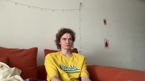 Snapshot of di_n_alex chatting on October 19, 2025, 9:10 am Di Alex online show from October 19, 2025, 9:10 am