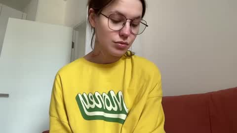 Snapshot of di_n_alex chatting on June 3, 2026, 12:30 pm Di Alex online show from June 3, 2026, 12:30 pm
