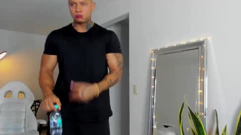 Snapshot of diagostone chatting on December 31, 2024, 5:11 am Diego online show from December 31, 2024, 5:11 am